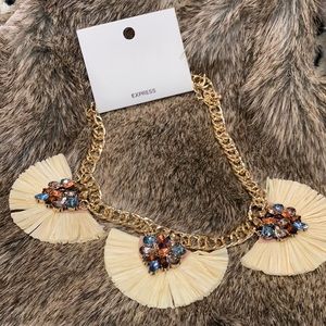 Express statement necklace